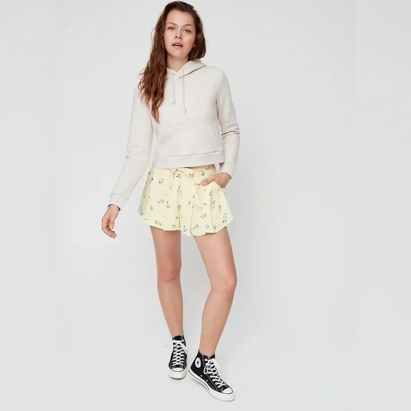 Aritzia - Little Moon Yellow Westley Shorts - Picture 4 of 13